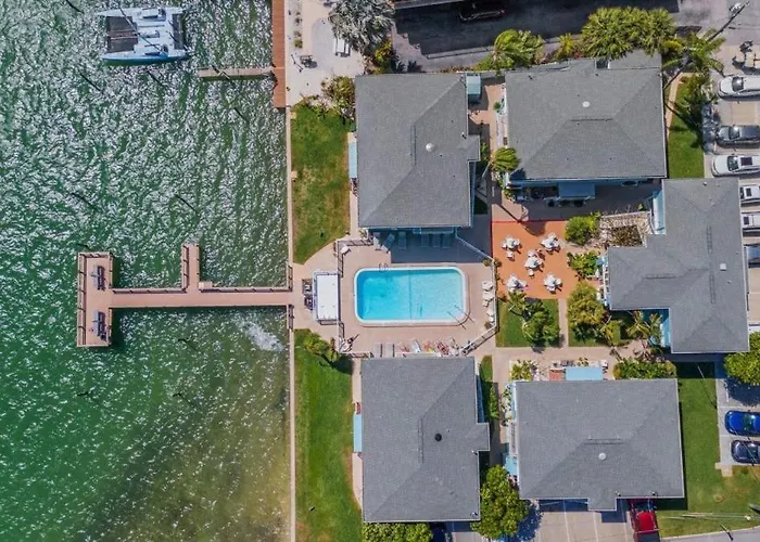 Resort Saltwater Hideaway - Waterfront - Coral #e-2