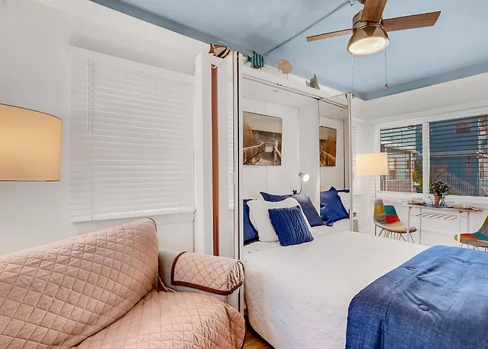 Saltwater Hideaway - Waterfront - Coral #e-2